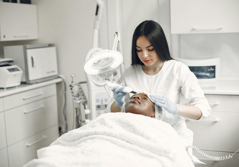 Beauty-Behandlung bei ANORA Glow up in Siegen